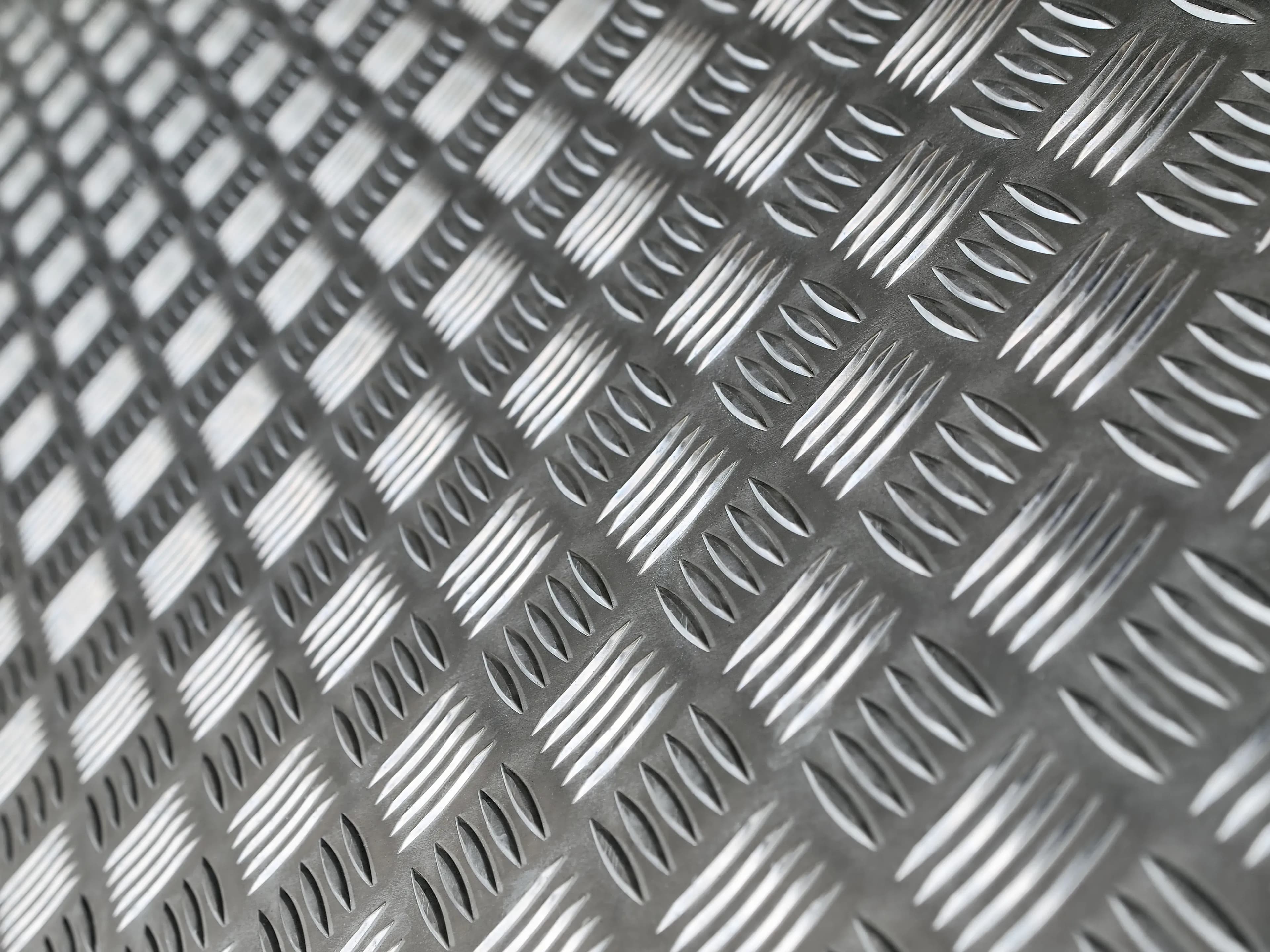 Riffelbleche aus Stahl nach Maß online bestellen