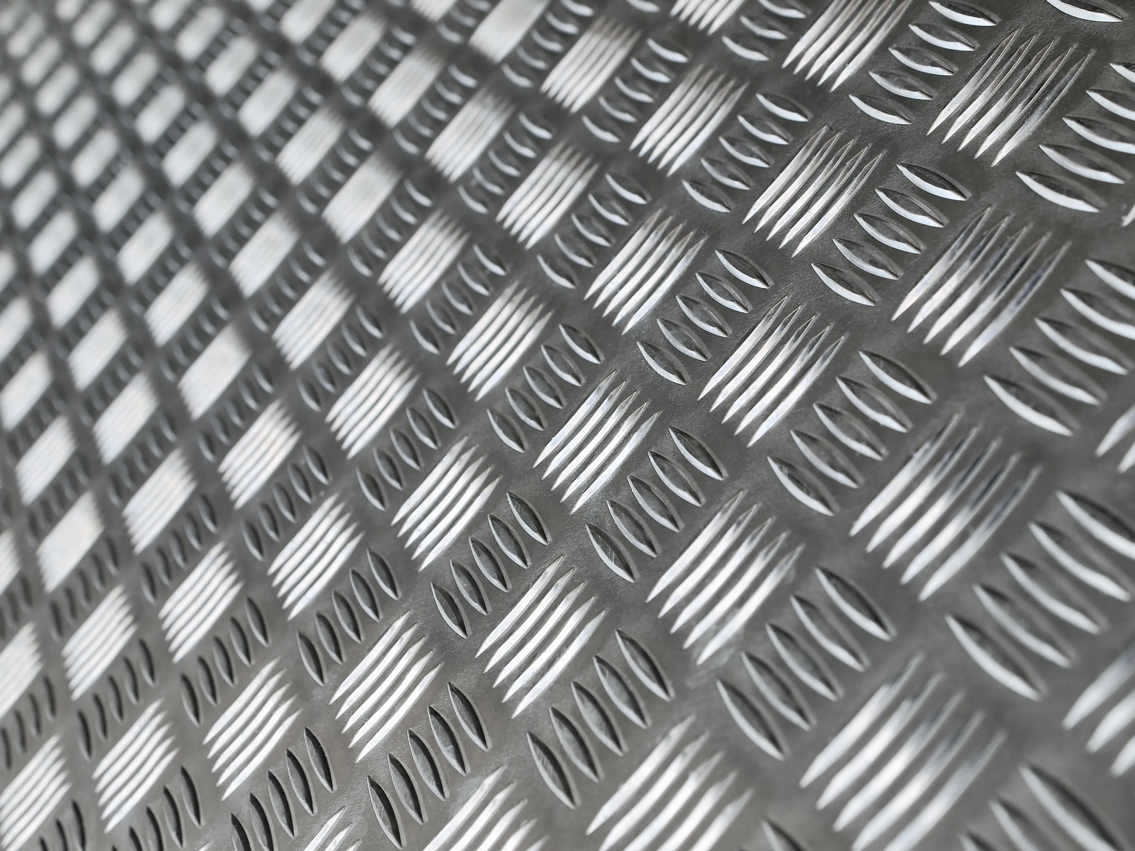 Riffelbleche aus Stahl nach Maß online bestellen