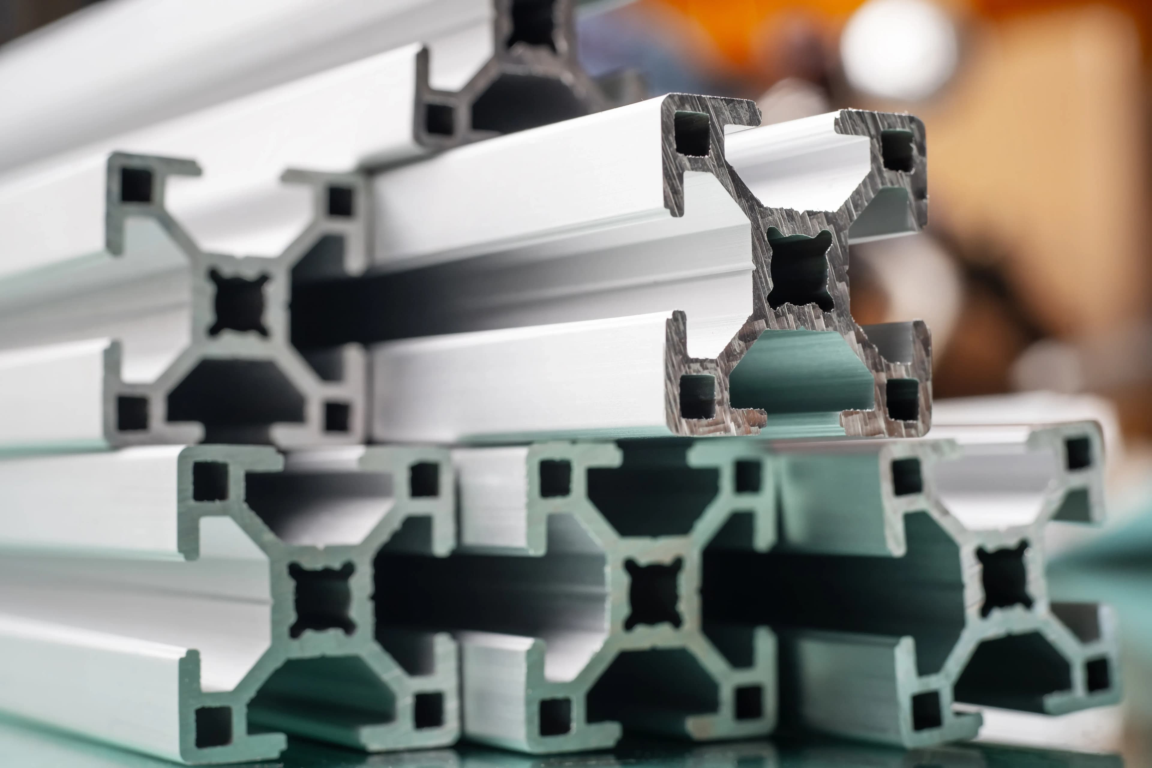 Metallprofile auf Maß zugeschnitten online bestellen